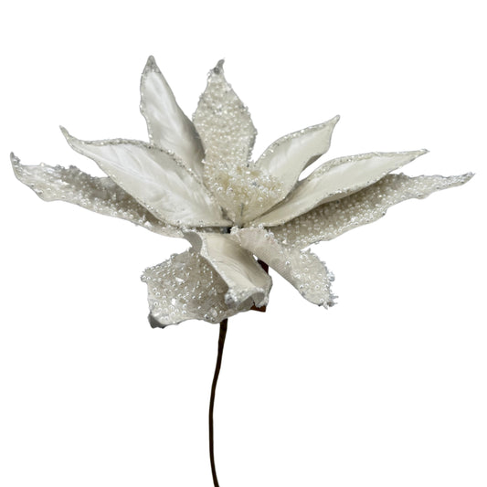 Flor navideña blanca con perlas y glitter – elegancia invernal para tu decoración