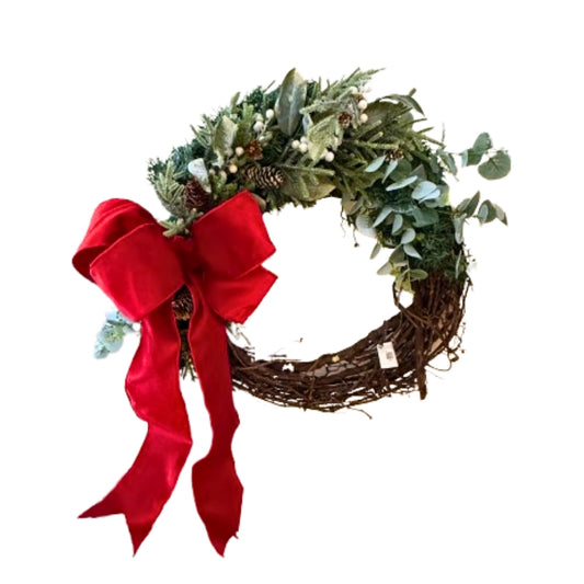 Corona Navideña con Listón Tinto Elegante