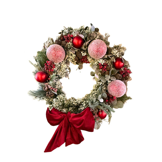 Corona Navideña Nevada con Esferas Rojas